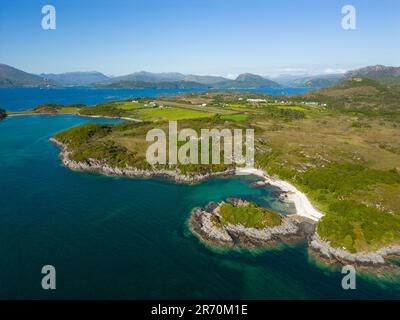 Luftaufnahme des Strandes am Camas Dubh Aird oder Coral Beach, in Plockton, Wester Ross, Schottland, UK Stockfoto