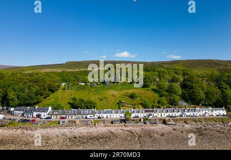 Luftaufnahme von der Drohne des Dorfes Applecross auf der Halbinsel Applecross, Wester Ross, Highland, Schottland, Großbritannien Stockfoto