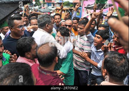 Die Anwaruzzaman Chowdhury der Awami League erhielt das Bootssymbol, um sich als Kandidat für den Bürgermeisterposten zu bewerben. Sylhet, Bangladesch. Stockfoto