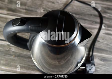 Elektrischer Wasserkocher mit Schnellkochwasser, 1,5 Liter für Zubereitungen und elektrisches Kochen von Wasser für Tee, Kaffee und andere Heißgetränke, elektrischer Teekanne für Stockfoto