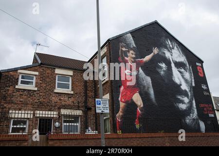 Wandgemälde des ehemaligen Stürmers Ian Rush in Liverpool, gemalt von MurWalls, an der Seite eines Hauses an der Ecke Alroy Road & Anfield Road, Liverpool Stockfoto