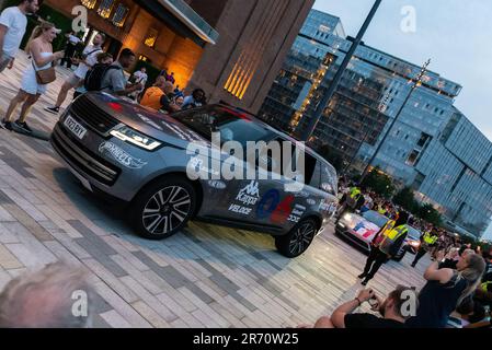 Gumball 3000-Supercar-Rallye mit Besuch des neu entwickelten Battersea Power Station, London, Großbritannien. Ein teures Auto ist für Autofans ausgestellt. Range Rover HSE Stockfoto