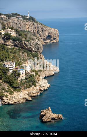 Blick auf die Küste von Cova dels Òrguens in Spanien Stockfoto