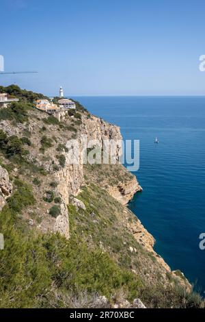 Blick auf die Küste von Cova dels Òrguens in Spanien Stockfoto