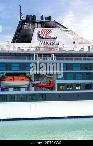 Viking Octantis Expedition Kreuzfahrtschiff In Port Colborne Ontario, Kanada, Teil Des Welland Kanals, Der Den Eriesee Mit Dem Ontariosee Verbindet Stockfoto