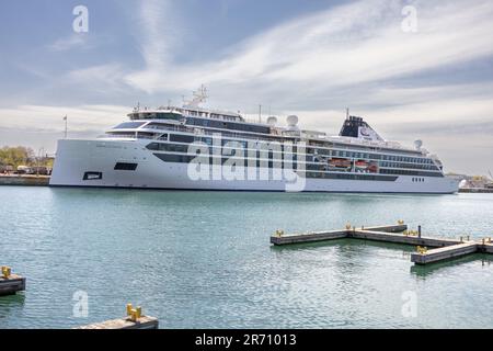 Viking Octantis Expedition Kreuzfahrtschiff In Port Colborne Ontario, Kanada, Teil Des Welland Kanals, Der Den Eriesee Mit Dem Ontariosee Verbindet Stockfoto