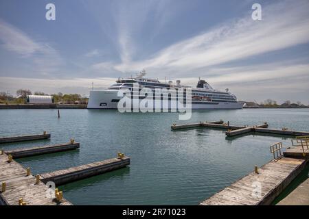 Viking Octantis Expedition Kreuzfahrtschiff In Port Colborne Ontario, Kanada, Teil Des Welland Kanals, Der Den Eriesee Mit Dem Ontariosee Verbindet Stockfoto