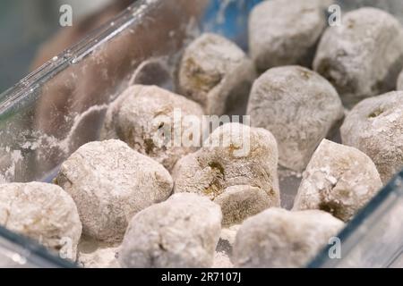 Italien, Street Food Festival, Japanes Food, Green Matcha Tea Japanischer Dessert Mochi Stockfoto