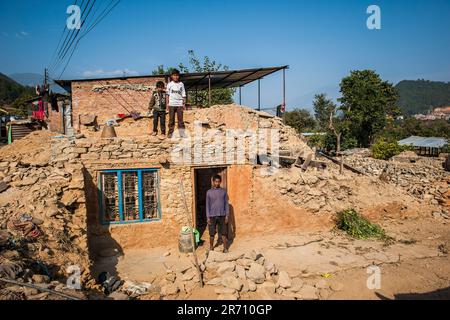 Nepal. Nuwakot Bezirk. Ein Jahr nach dem Erdbeben. Humanitäre Hilfe Stockfoto