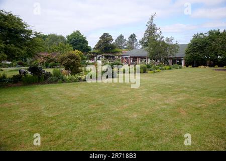 Holehird Gardens ist eine umfangreiche, 10 Hektar großen Gelände in der Nähe von Windermere, Cumbria, England. Es ist die Heimat der Lakeland Gartenbaugesellschaft Stockfoto