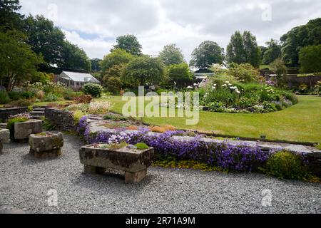 Holehird Gardens ist eine umfangreiche, 10 Hektar großen Gelände in der Nähe von Windermere, Cumbria, England. Es ist die Heimat der Lakeland Gartenbaugesellschaft Stockfoto