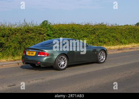 2002 Green Aston Martin V12 Vanquish, V12 Auto Car Coupe Benzin 5935 cm3 auf der Classic & Performance Motor Show im Hoghton Tower; Supercar Showtime Juni 2023 Stockfoto