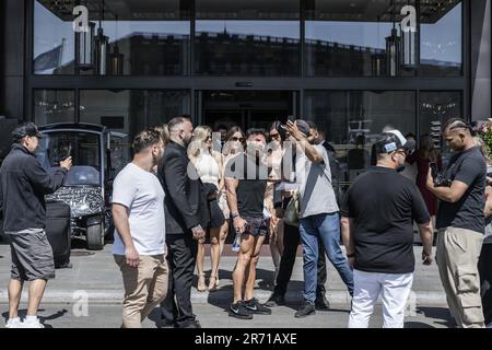 Stockholm, Schweden. 10. Juni 2023. Armenisch-amerikanischer Pokerspieler und Social-Media-Influencer Dan Bilzerian und sein Gefolge bei einem Besuch in Stockholm, Schweden, am 10. Juni 2023. Foto: Anna-Karin Nilsson/Expressen/TT/Code 7141 Kredit: TT News Agency/Alamy Live News Stockfoto