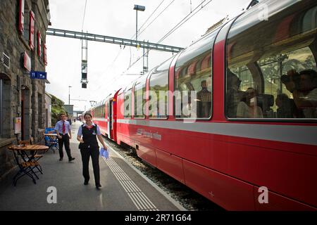 Schweiz, Kanton Graubünden, Bernina express, Bahnhof Ospizio Bernina Stockfoto
