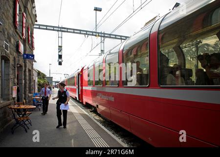 Schweiz, Kanton Graubünden, Bernina express, Bahnhof Ospizio Bernina Stockfoto