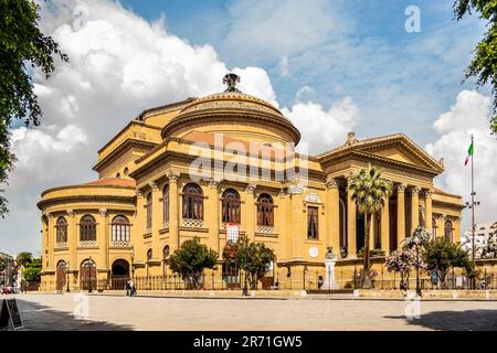 Blick auf das Teatro Massimo in Palermo. 30. Mai 2023 Palermo, Sizilien, Italien Stockfoto