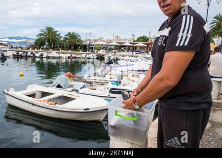 Albanien. Sarande. Fischer Stockfoto