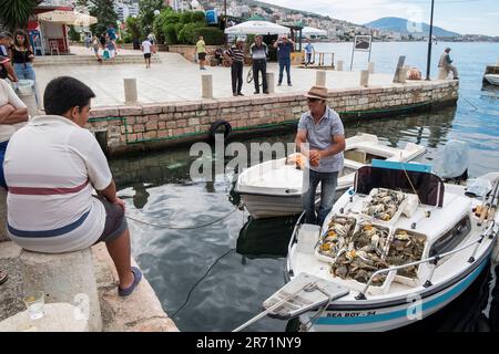 Albanien. Sarande. Fischer Stockfoto