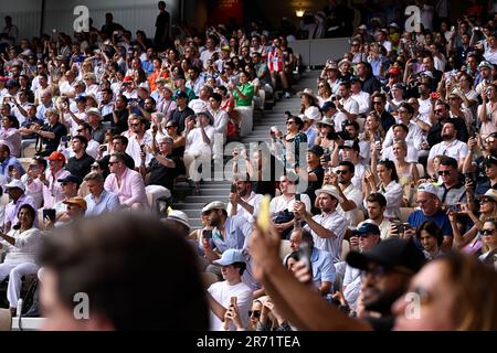 Paris, Frankreich. 11. Juni 2023. Die Zuschauer (öffentlich, Menschen, Publikum) während des French Open-Finales, Grand-Slam-Tennisturnier am 11. Juni 2023 im Roland-Garros-Stadion in Paris, Frankreich. Kredit: Victor Joly/Alamy Live News Stockfoto