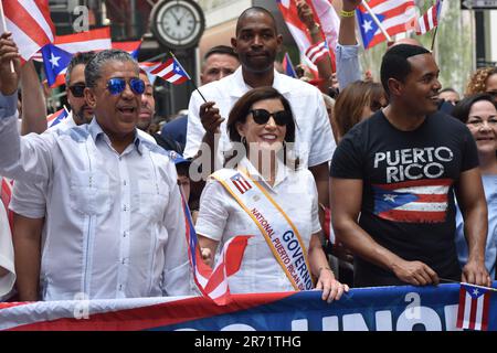 New Yorker Gouverneur Kathy Hochul zu Beginn der Parade. Stockfoto