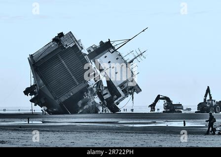 Die festgefahrene Riverdance Fähre am Cleveleys Beach Stockfoto