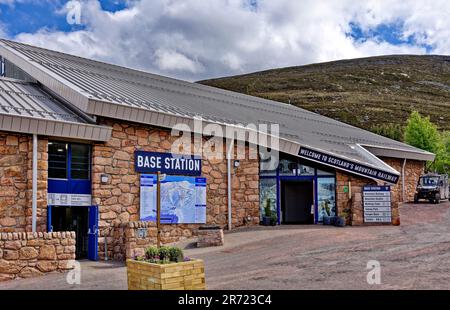 Aviemore Schottland Frühsommer Cairngorm Mountain die Basisstation und Eintritt zur Mountain Railway Stockfoto