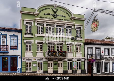 Angra do Heroismo, Portugal - 3. Juli 2022: Sitz des portugiesischen Verbandes für gegenseitige Hilfe Stockfoto