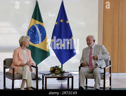 Brasilia, Distrito Federal, Brasilien. 12. Juni 2023. (INT) Treffen des Präsidenten der Europäischen Kommission im Palacio do Planalto. 12. Juni 2023. Brasilia, Distrito Federal, Brasilien: Der Präsident der Föderativen Republik Brasilien Luiz Inacio Lula da Silva und die Präsidentin der Europäischen Kommission Ursula von der Leyen trafen sich am Nachmittag des Monats Montag, den 12. Juni, im Planalto-Palast in Brasilia. (Kreditbild: © Frederico Brasil/TheNEWS2 via ZUMA Press Wire) NUR REDAKTIONELLE VERWENDUNG! Nicht für den kommerziellen GEBRAUCH! Stockfoto