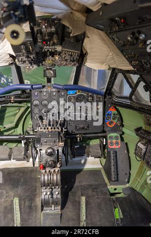 Rekonstruiertes Cockpit eines DH Comet 106 1A im De Havilland Aircraft Museum, Colney, Hertfordshire Stockfoto