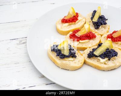 Teller mit verschiedenen Fischrogen-Vorspeisen Stockfoto