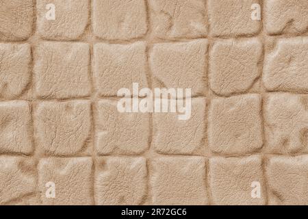 Echtes Leder mit quadratischem Prägemuster, beige Farbe. Modernes Muster, Hintergrund Stockfoto