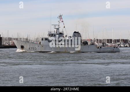 Das französische Marineübungsgeschwader der Leopardenklasse FS CHACAL verlässt den Marinestützpunkt Stockfoto