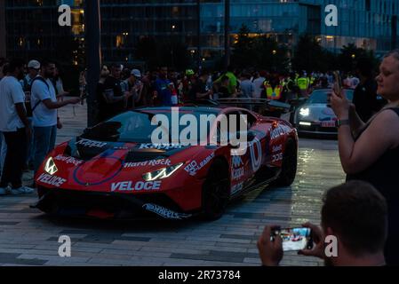 Gumball 3000 Supercar-Rallye mit Besuch des wiederentwickelten Battersea Power Station, London. Ein teures Auto ist für Autofans ausgestellt. Lamborghini Huracan Stockfoto