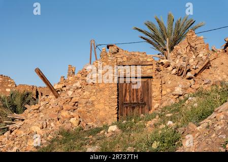 Wunderschönes kleines Dorf Oumesnat mit typischen Tonhäusern im Antiatlasgebirge Marokkos Stockfoto