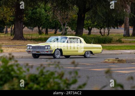 Ein 1964 Chevy Impala beim North Modesto Kiwanis American Graffiti Car Show & Festival Stockfoto