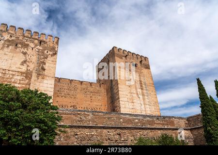 Torre del Homenaje (Burgturm) in der Alcazaba Gegend der Festung Alhambra - Granada, Andalusien, Spanien Stockfoto