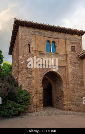 Weintor (Puerta del Vino) in der Alhambra - Granada, Andalusien, Spanien Stockfoto