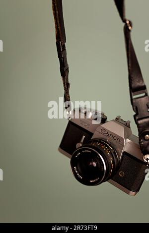 Vintage Canon Filmkamera, Antiquitätenkamera, Fotoausrüstung, Kamerasammlung, Kamerafans, Filmfotografie, Vintage Technology, Vintage Stockfoto