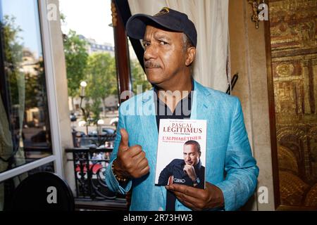 Paris, Frankreich. 12. Juni 2023. Pascal Légitimus besucht am 12. Juni 2023 den Pariser Buchpreis „Lebenskunst“ und die Trophäe „Fouquet“ in Paris, Frankreich. Kredit: Bernard Menigault/Alamy Live News Stockfoto
