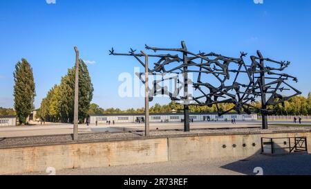 Dachau, Deutschland, 30. September 2015: Internationale Gedenkmauer am Konzentrationslager Dachau Stockfoto