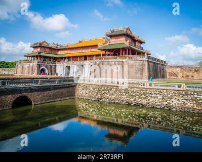 Hue, Vietnam, 18. November 2022: Meridiantor der Kaiserstadt in Hue, Zentralvietnam Stockfoto