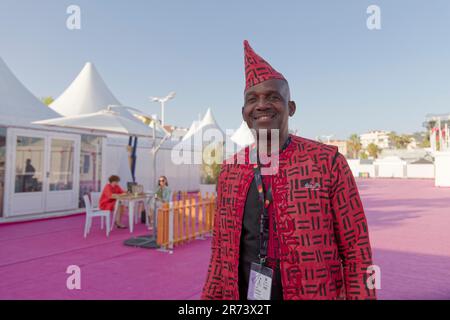 ISSA Sorogo nimmt an einem Cocktailempfang Teil, der von der Botschaft Nigerias in Frankreich für den Africa Day während des jährlichen Filmfestivals von Cannes 76. veranstaltet wird Stockfoto