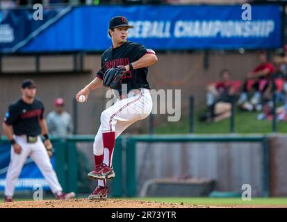 Juni 12 2023 Palo Alto CA USA Stanford Pitcher Nick Dugan (25) auf dem Hügel während des NCAA Super Regional Baseballspiels zwischen Texas Longhorns und dem Stanford Cardinal in Klein Field/Sunken Diamond in Palo Alto Calif Thurman James/CSM Stockfoto