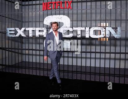 New York, Usa. 12. Juni 2023. Chris Hemsworth kommt am Montag, den 12. Juni 2023, in New York City auf dem roten Teppich bei der New Yorker Premiere „Extraction 2“ im Jazz at Lincoln Center in Netflix an. Foto: John Angelillo/UPI Credit: UPI/Alamy Live News Stockfoto