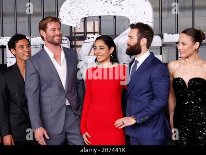 New York, Usa. 12. Juni 2023. Adam Bessa, Chris Hemsworth, Golshifteh Farahani, Sam Hargrave und Orga Kurylenko treffen am Montag, den 12. Juni 2023 in New York City auf dem roten Teppich bei der New Yorker Premiere „Extraction 2" von Netflix im Jazz at Lincoln Center ein. Foto: John Angelillo/UPI Credit: UPI/Alamy Live News Stockfoto