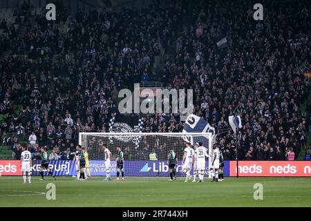 MELBOURNE, AUSTRALIEN - 17. MAI: Melbourne Victory Fans während Des A-League Semi Final Fußballspiels zwischen Western United und Melbourne Victory im AAMI Park am 17. Mai 2022 in Melbourne, Australien. Stockfoto