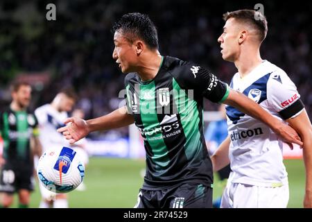 MELBOURNE, AUSTRALIEN – MAI 17: Tomoki Imai von Western Unite kontrolliert den Ball während des A-League Semi Final Fußballspiels zwischen Western United und Melbourne Victory im AAMI Park am 17. Mai 2022 in Melbourne, Australien. Stockfoto