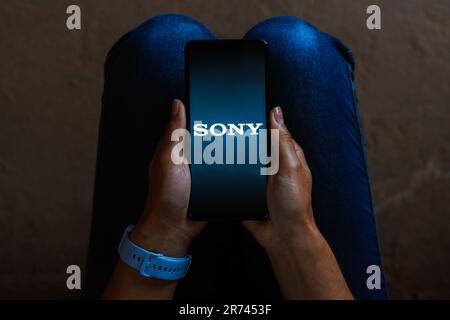 Brasilien. 12. Juni 2023. In dieser Abbildung wird das Sony Logo auf einem Smartphone-Bildschirm angezeigt. Kredit: SOPA Images Limited/Alamy Live News Stockfoto