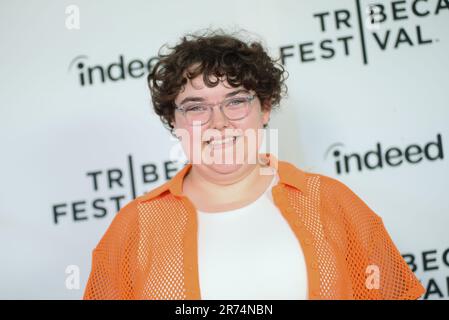 Grace Reiter läuft auf dem roten Teppich bei der Filmpremiere „First Time Female Director“ beim Tribeca Festival, New York, New York, 12. Juni 2023. (Foto: Efren Landaos/Sipa USA) Stockfoto