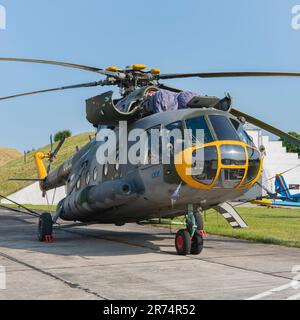 Mi-17 Hip auf der Pardubice Air Show 2023 in Pardubice, Tschechische Republik Stockfoto